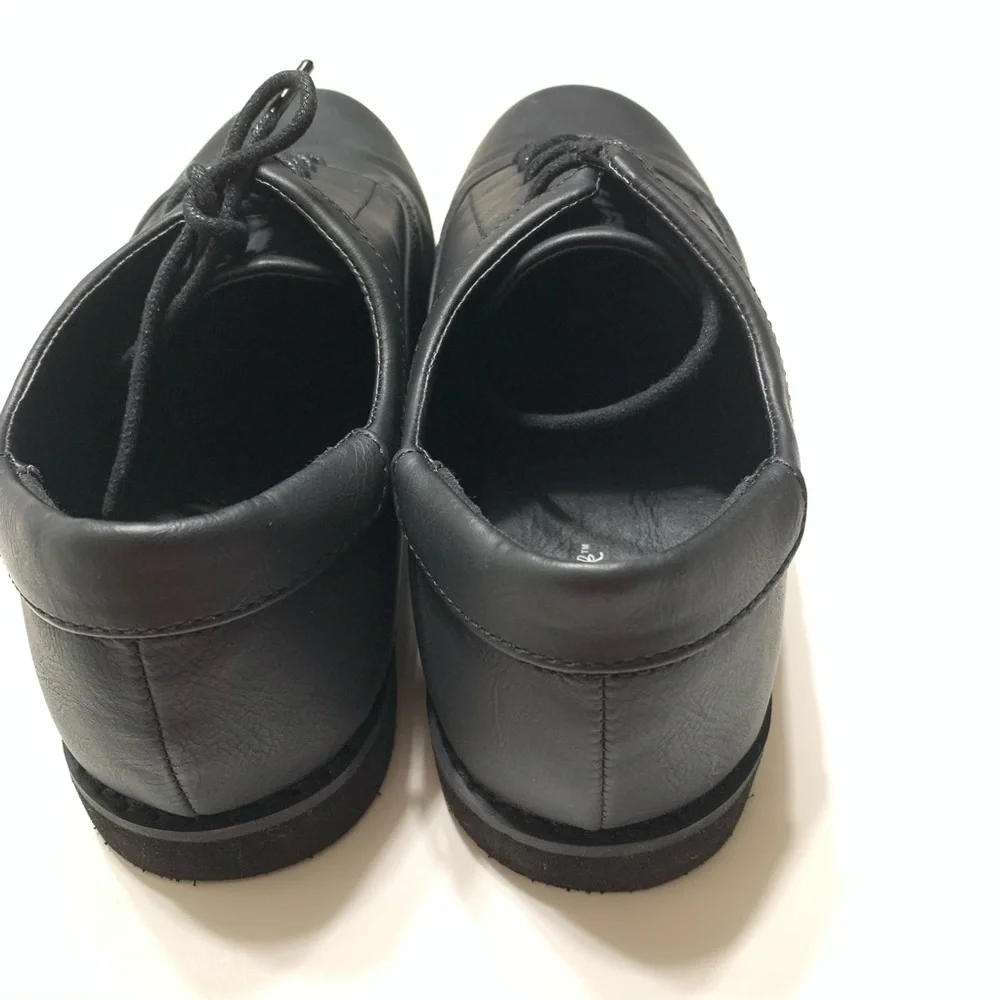 Cat & Jack black shoes size 5